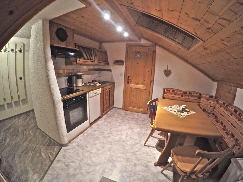 Alpin-Sportiv Apartamento Lermoos Habitación foto